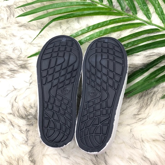 Boys Plastic Water Shoes NEW - Picture 2 of 4